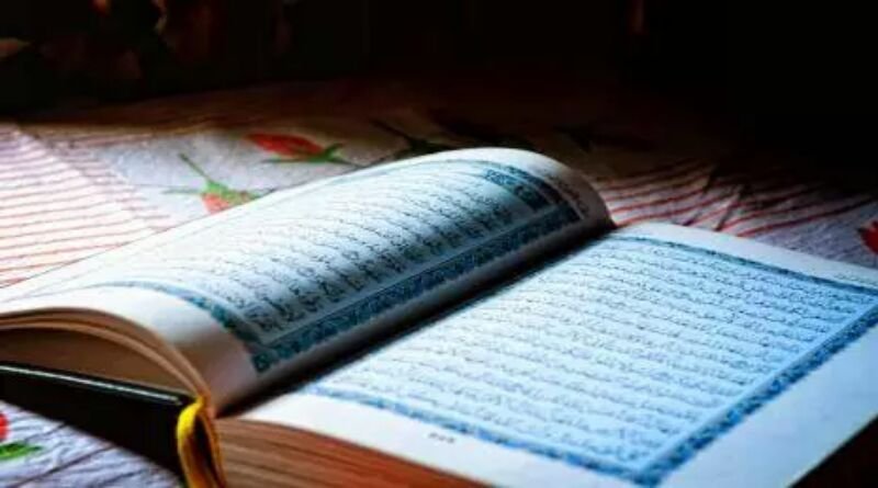 Membaca Al-Qur'an Saat Tidak Berwudhu, Bagaimana Hukumnya?