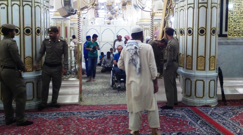 Badan Masjid Nabawi Menetapkan Kelompok dan Jadwal Berdoa di Raudah Al-Sharifah