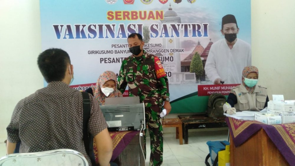 Santri Dan Jamaah MUNA Girikusumo Menerima Suntik Vaksin