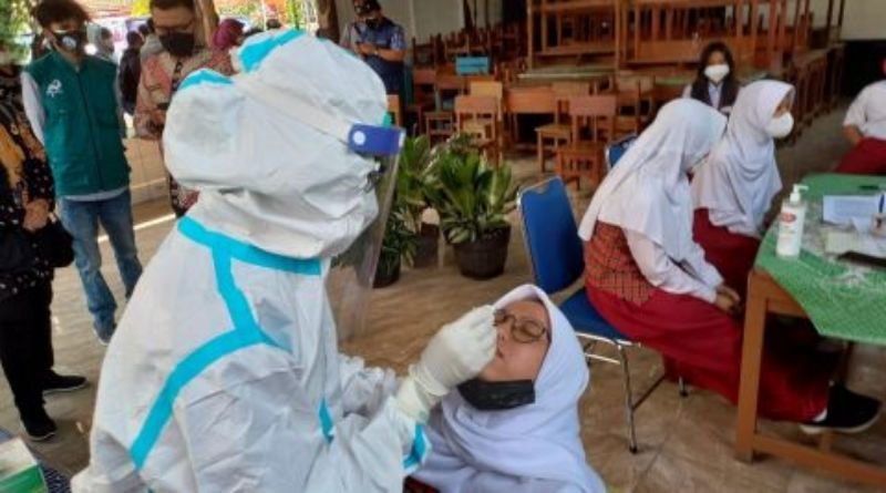 Siswa dan Guru di Kota Bandung yang Ikut PTM Dites PCR