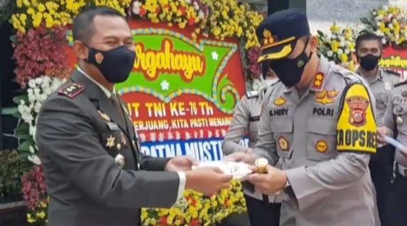 HUT TNI Ke-76 Dandim 0619/PWK Mendapatkan Kejutan Dari Kapolres Purwakarta