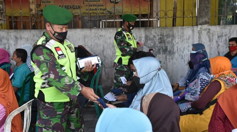 Lawan Covid-19 di Mojokerto, Kolonel Dariyanto Sebar Seribu Masker