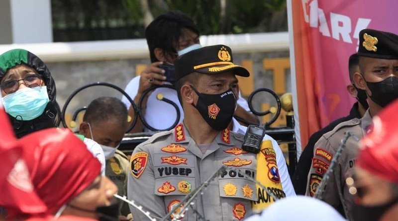 Kejadian Unik di Surabaya, Usai Aksi Unjuk Rasa Buruh Mendapat Vaksin Gratis dari Polisi