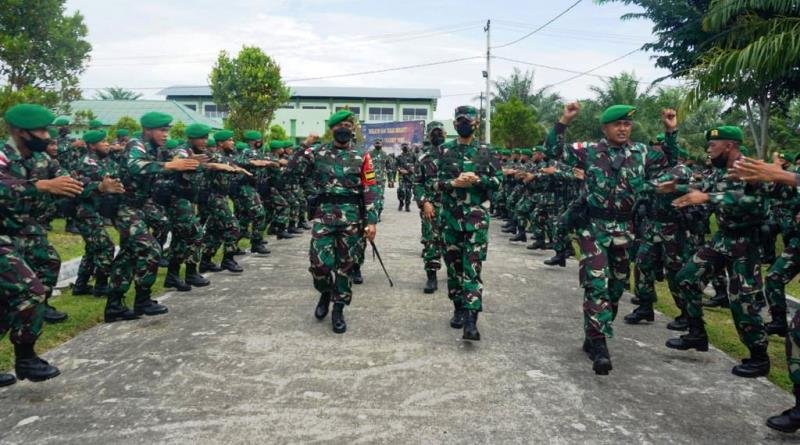 Kasdam I/BB Dampingi Asops Panglima TNI Cek Kesiapan Satgas Pamtas RI- PNG Yonif 126/KC