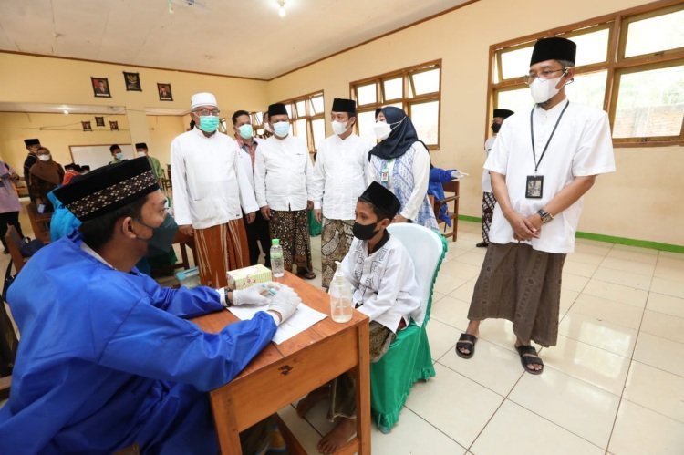 Kejar Target Vaksinasi Santri, Pemprov Jateng Kerahkan Layanan Mobil Keliling ke Ponpes