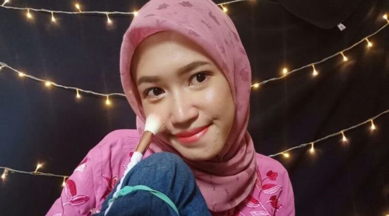 Bangkit dari Keterpurukan, Gadis Disabilitas Ini Sukses Jadi Konten Kreator Makeup Andal