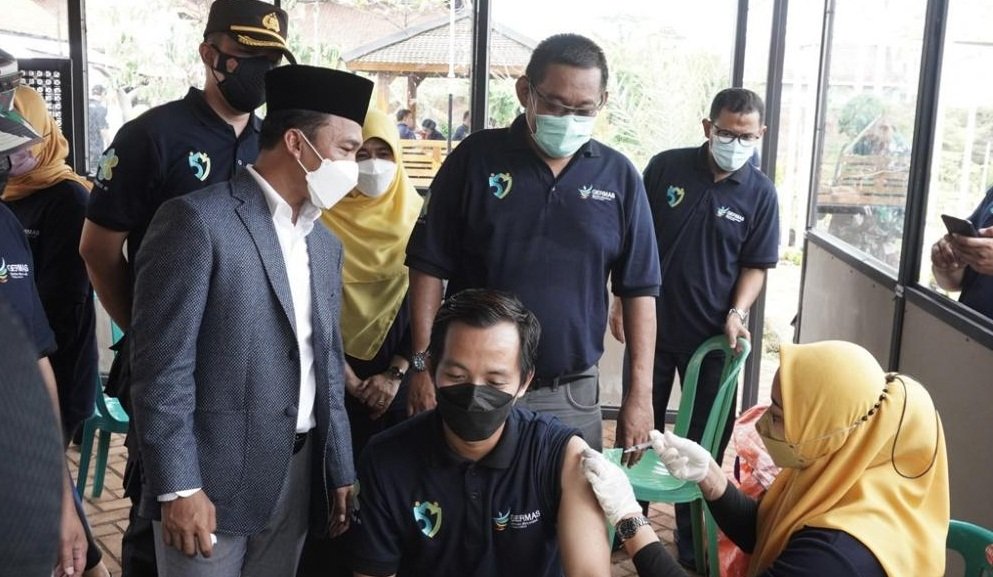 Vaksinasi Capai 52%, Bupati Batang Minta 18 Kedepan Sudah 70%