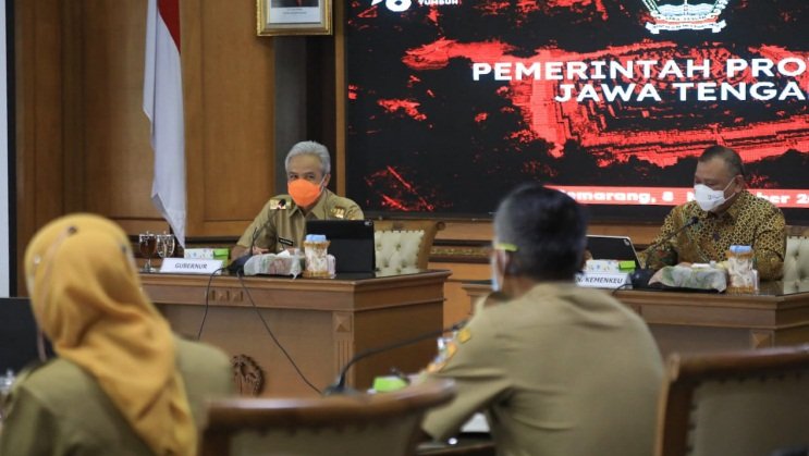Ganjar Berikan Waktu Seminggu, Untuk Capai Target Vaksinasi 50%