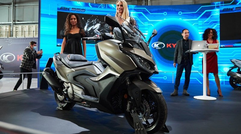 KYMCO AK 550 Terbaru Dengan Konsep "Super Touring"