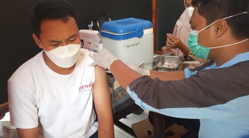 Hadapi Ancaman Omicron, Percepatan Vaksinasi Jadi Solusi
