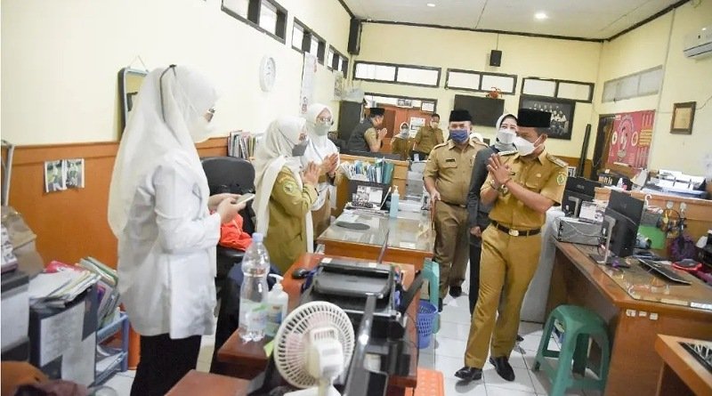 Hari Kejepit, Bupati Bandung Melakukan Monitoring Kehadiran Pegawai