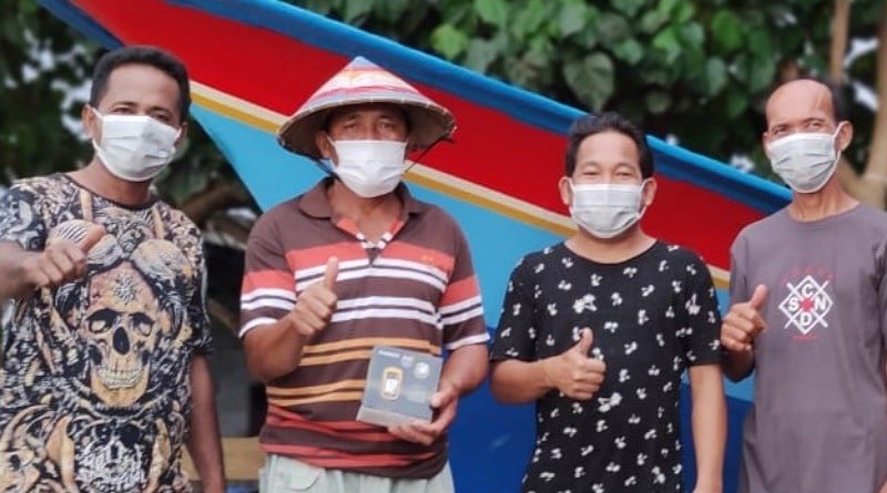 Tingkatkan Pertumbuhan Ekonomi di Minahasa Selatan, Elnusa Petrofin bagikan Alat GPS bagi Nelayan