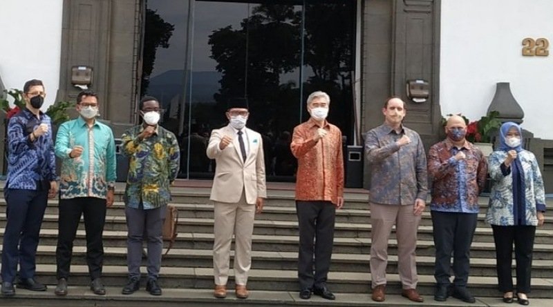 Berkunjung ke Gedung Sate, Dubes Amerika Dibekali Empat Sektor Investasi oleh Kang Emil