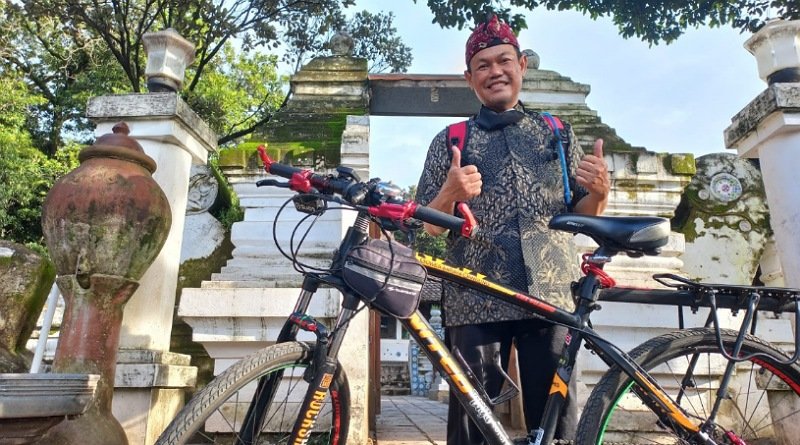 Napak Tilas Jejak Wali, Edi Sudjono (58) Solo Gowes Bandung - Tegal