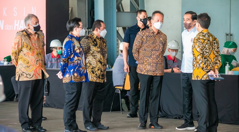 Pulihkan Ekonomi, Pemerintah Prioritaskan Vaksin Booster Bagi Pekerja Industri