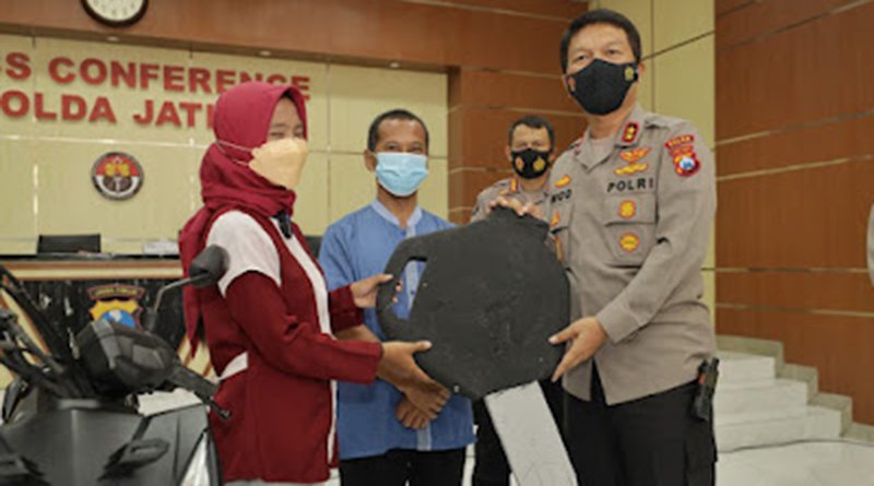 Kapolda Jatim Kembalikan Motor  Milik Wanita Ojek Online Korban Pencurian