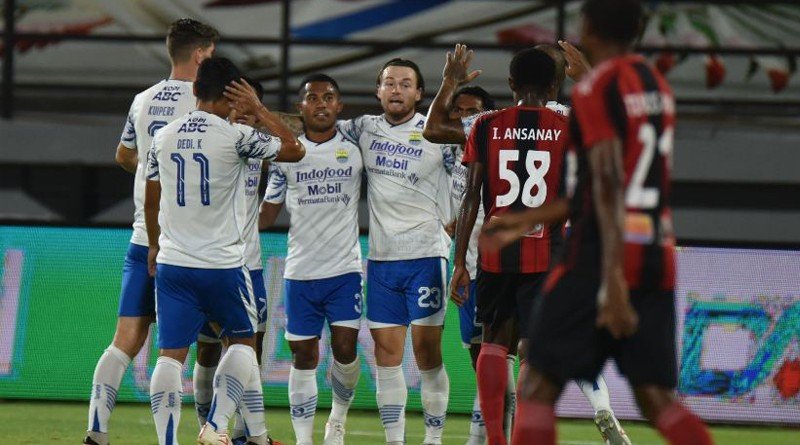 Tendangan Bebas Klok Bobol Gawang Persipura