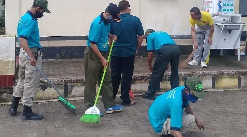 Satpol PP Kec. Ibun Giatkan Lingkungan Bersih dan Sehat