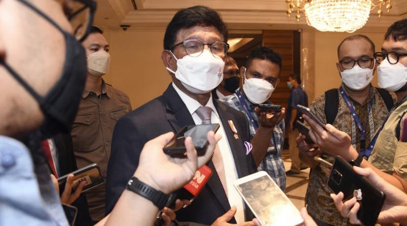 Sediakan Akses Internet Merata, Menteri Johnny: Kominfo Kombinasikan Kabel Serat Optik dan Satelit