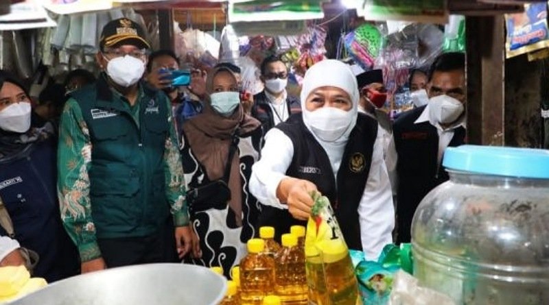 Khofifah Blusukan Cek Kondisi Riil Harga dan Suplai Bahan Pokok