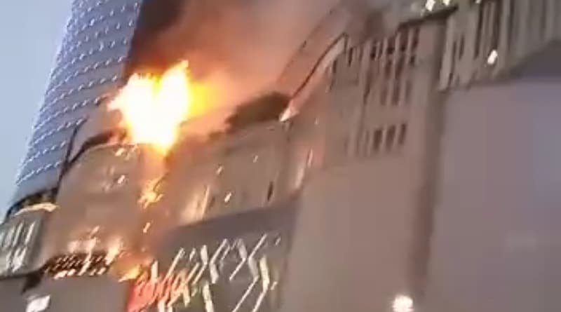 Tunjungan Plaza Terbakar Pengunjung Berhamburan Keluar