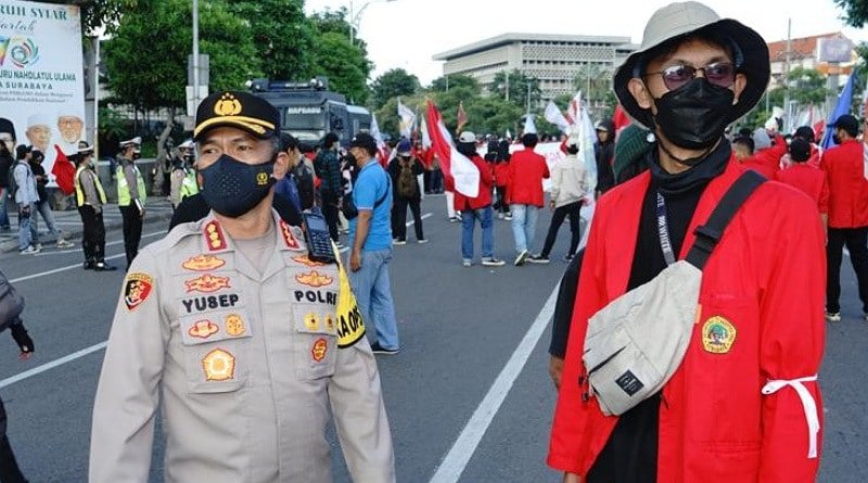 Kapolrestabes Surabaya Kawal Langsung Aksi Mahasiswa di DPRD Jatim