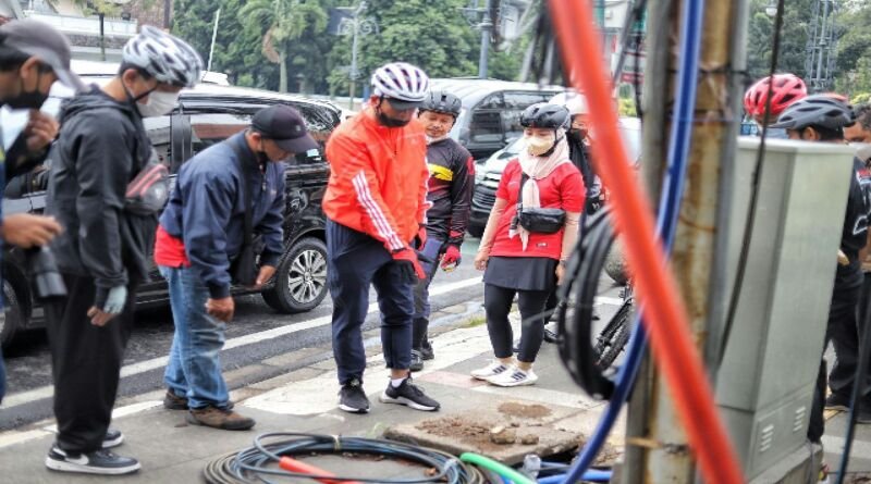 Pemkot Bandung Ancam Potong Kabel Operator Telekomunikasi yang Bandel