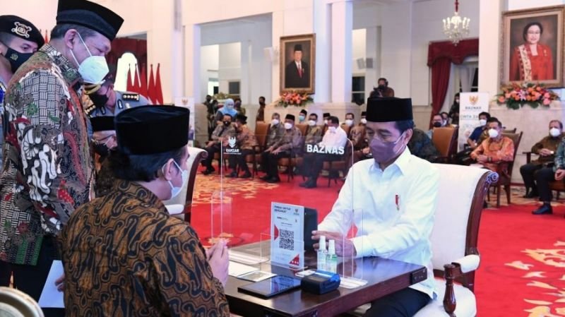 Presiden Jokowi Serahkan Zakat kepada Baznas