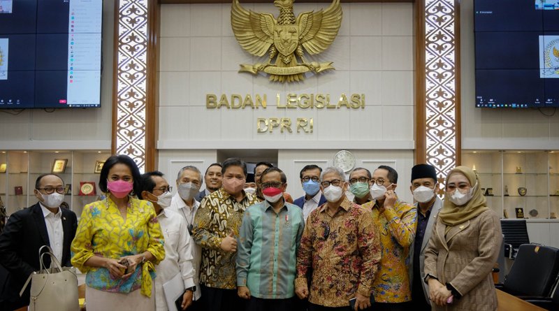 Rapat Kerja Pemerintah dan Badan Legislasi DPR RI Tindak Lanjuti Keputusan Mahkamah Konstitusi Terkait UU Cipta Kerja