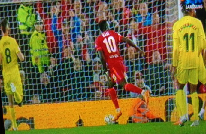 Liverpool Tenggelamkan "Kapal Selam Kuning" 2-0