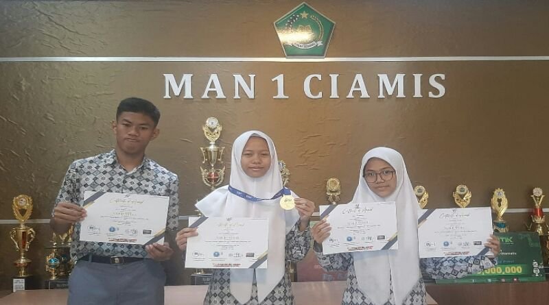 Tim Riset MAN 1 Darussalam Ciamis Raih Medali Emas di Ajang YISF 2022