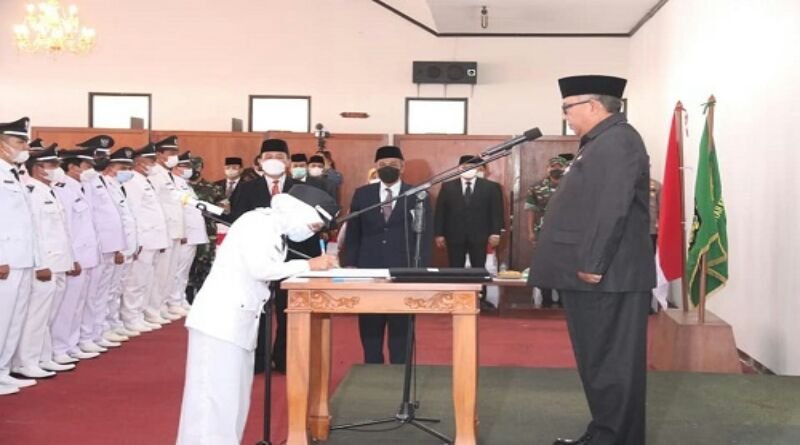 Lantik 70 Kades, Bupati Sukabumi: Lakukan Inovasi, Perkuat Kolaborasi, dan Sinergitas