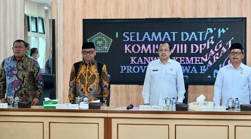 Pastikan Pelayanan Haji Terbaik, Kang Ace Datangi Kantor Kemenag Jabar