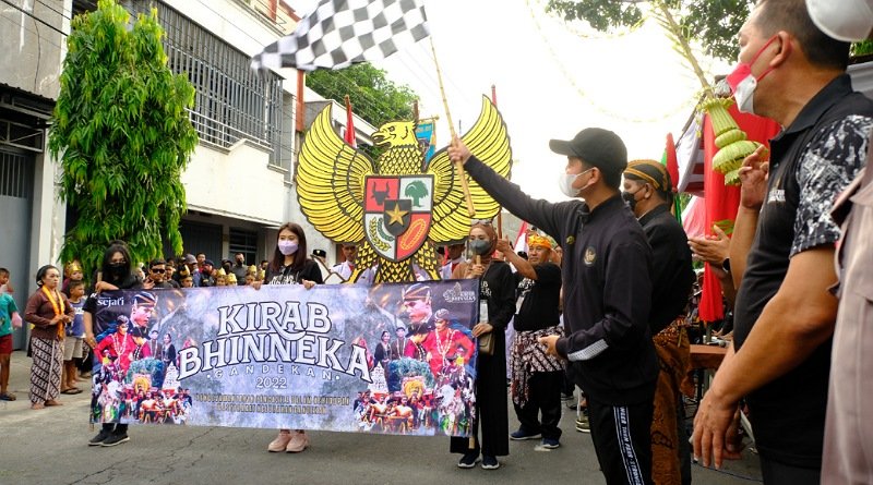 Warga Kampung Gandekan yang Multi Etnis Gelar "Kirab Kebhinekaan"