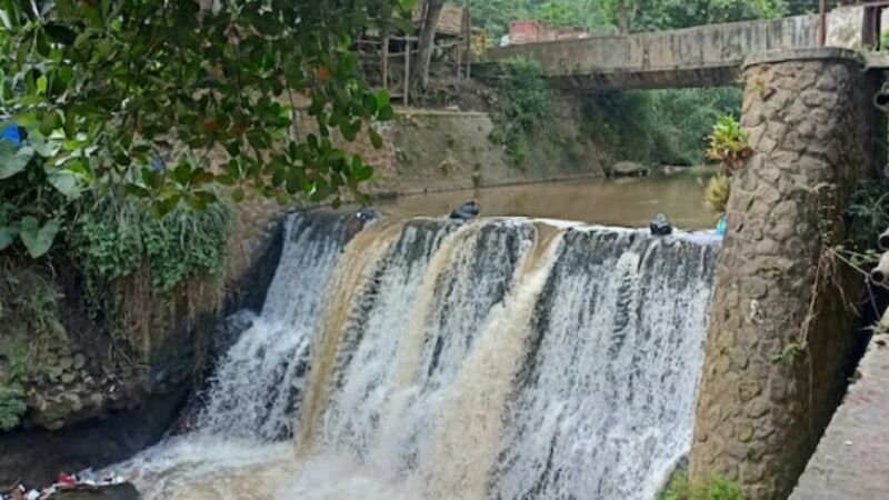 DLH Jabar Tindak Lanjuti Dugaan Pencemaran di Sungai Cimeta