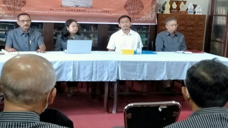 Dr. Susanto Ungkap Busana dan Gelar Birokrasi Istana Mangkunegaran Abad XX