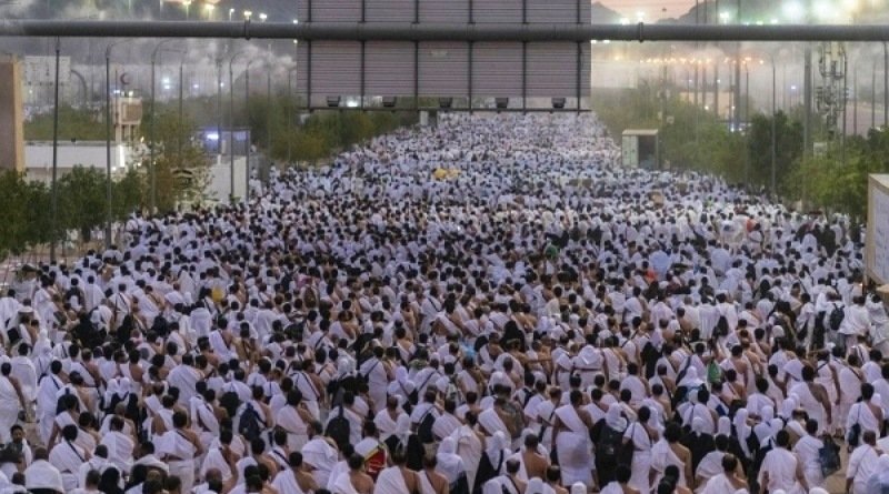 Jamaah Haji Bermalam di Muzdalifah Setelah dari Arafah