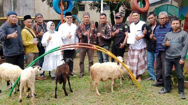 Jabat Ketua Distrik AMS Kota Sukabumi, Dedi R Wijaya : Alhamdulilah Kita Potong Lima Ekor Kambing