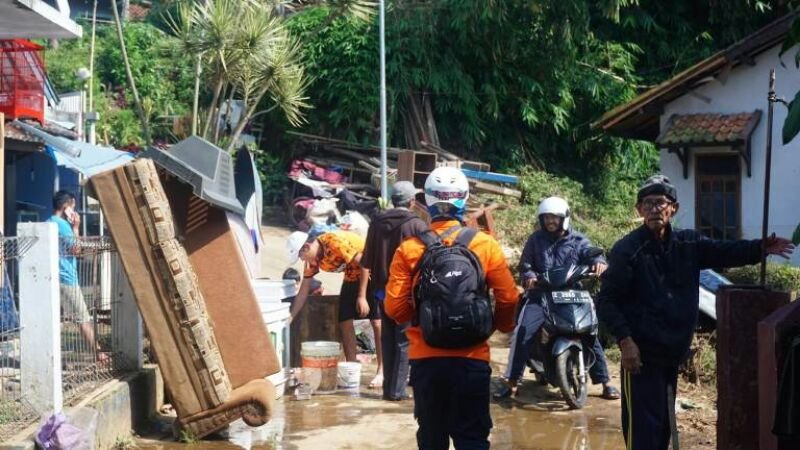 Pembersihan Sisa Material Pascabanjir/Longsor Masih Menjadi Fokus Pemkab Garut