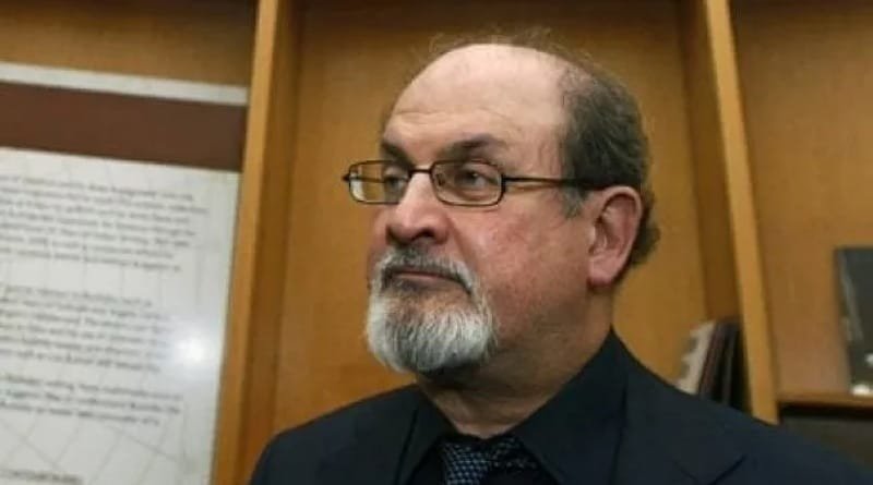 Saat ini Kondisinya Kritis, Detik-detik Salman Rushdie Ditikam 15 Kali Saat Manggung di New York