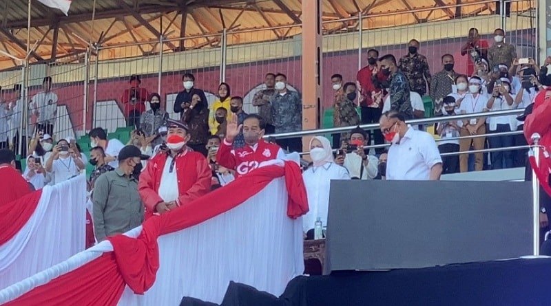 Obat Kangen Jokowi Bertemu Ribuan Relawan di Gelora 10 November