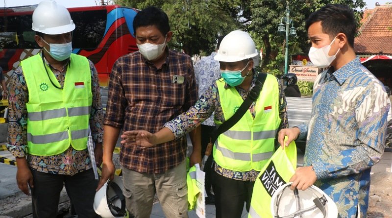 Gibran Inspeksi Mendadak ke Proyek Penataan Koridor Ngarsopuro-Gatsoe
