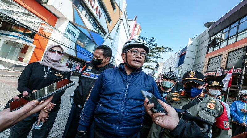 Pemkot Bandung Segera Tertibkan Parkir Liar dan PKL di Kawasan Alun-alun