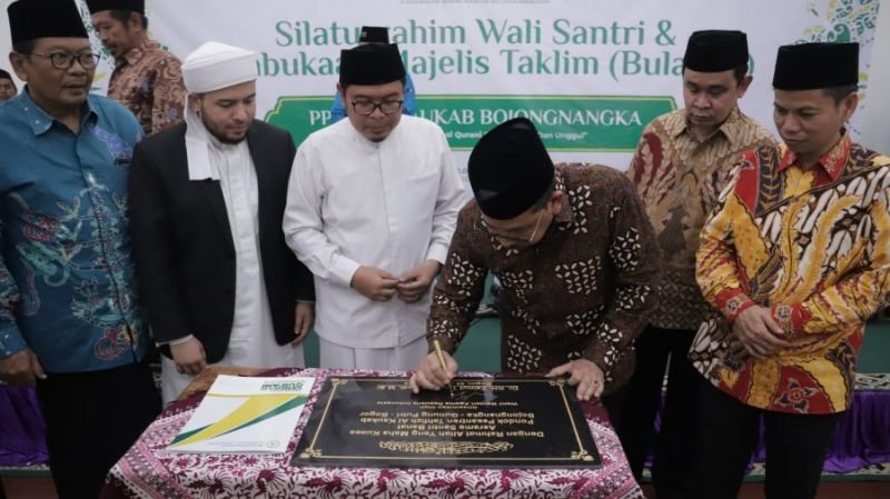 Wamenag Ajak Santri Teguh Hormati Guru, Ulama, dan Kiai
