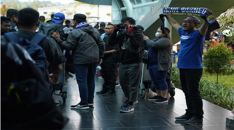 Rombongan Persib Disambut Bobotoh Samarinda