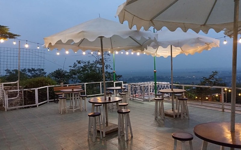 Lamping Ciwangi Coffee Shop Resto & Garden di Ciparay, Nongkrong Sendiri Bisa Family Oke