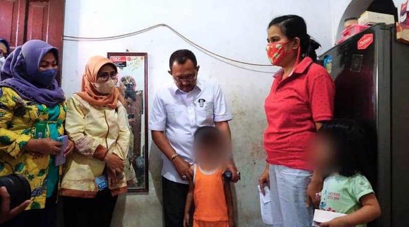 Armuji Kunjungi Warganya yang Berpenghasilan Rendah