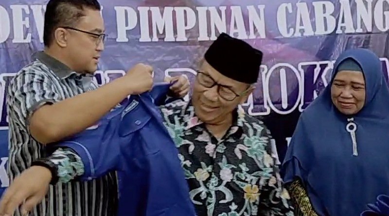 H. Asep Ikhsan "Dibuang" Golkar, "Dirangkul" Demokrat