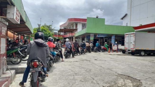 BREAKING NEWS | Sabtu Siang Ini BBM Naik, Pertalite Rp 10 Ribu dan Pertamax Rp 14.500 per Liter!