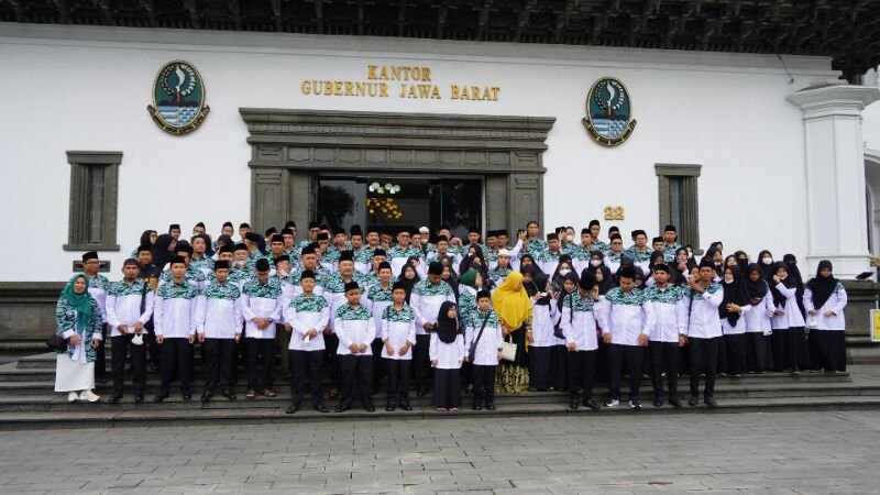 Wagub Lepas Kafilah Jabar ke MTQ Nasional di Kalimantan Selatan